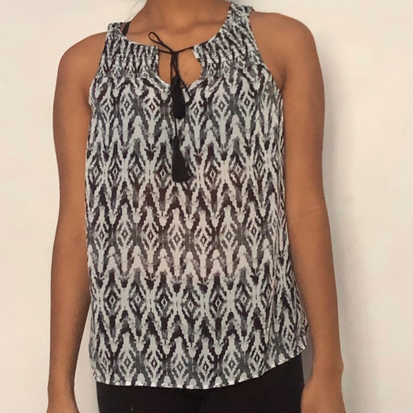 sleeveless chiffon black and white office wear top - Picture 2 of 3